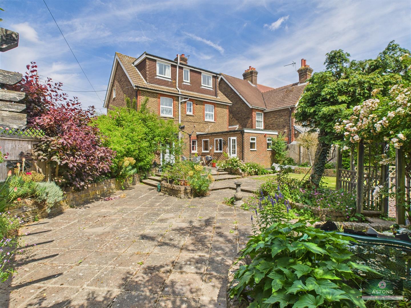 6-bed detached on 38, Hazelwick Road, Three Bridges, £595,000