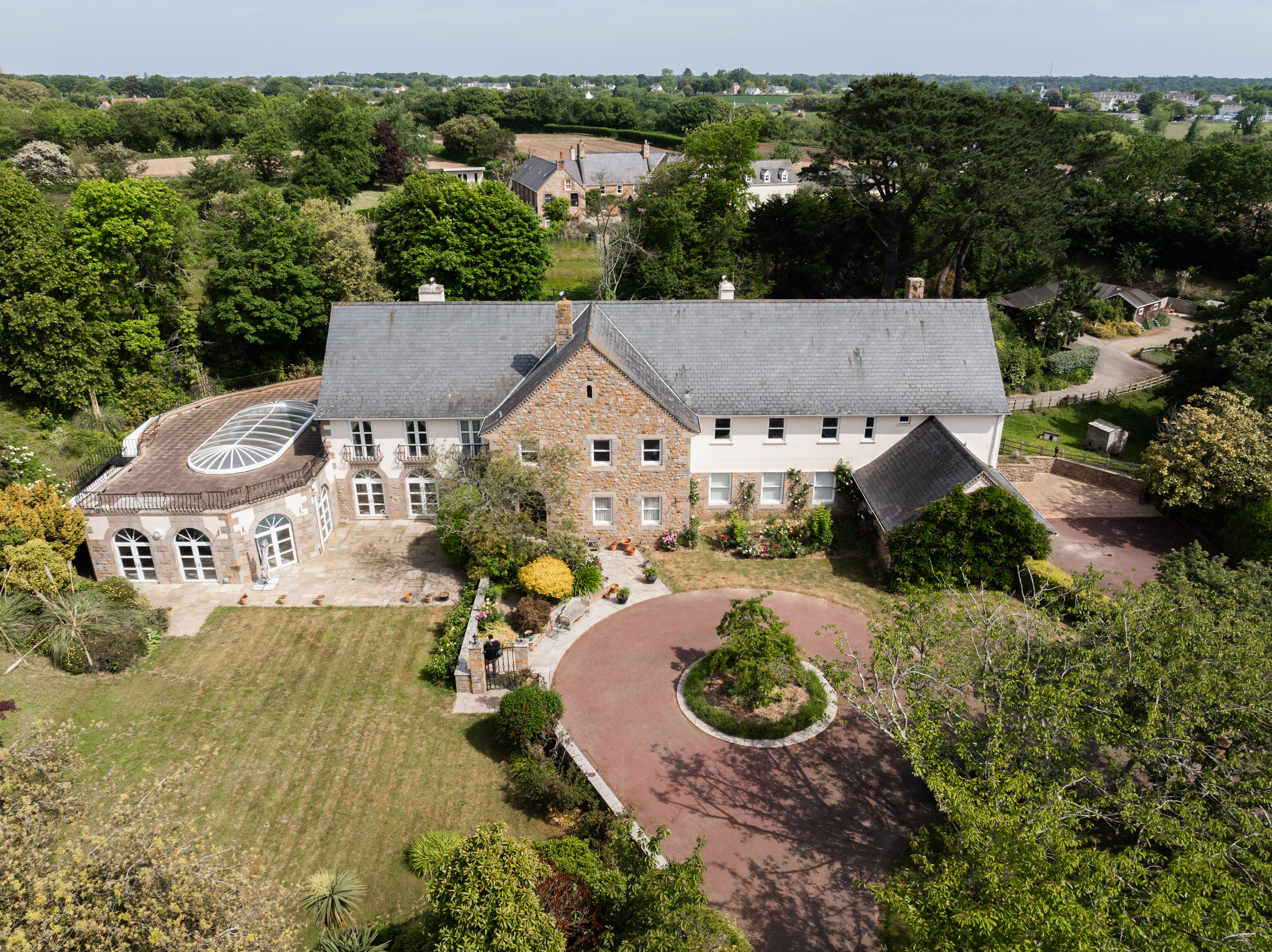 5 bedroom town house for sale