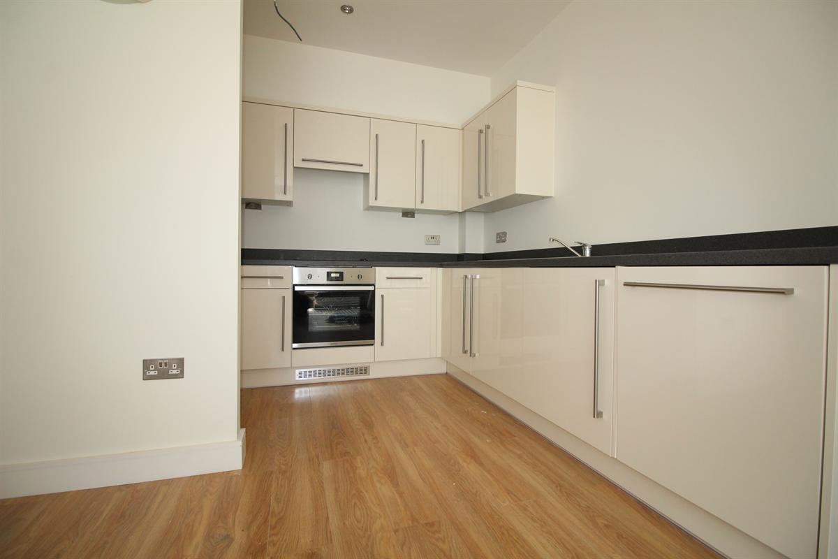 2 Castlebank House, Leatherhead photo 2