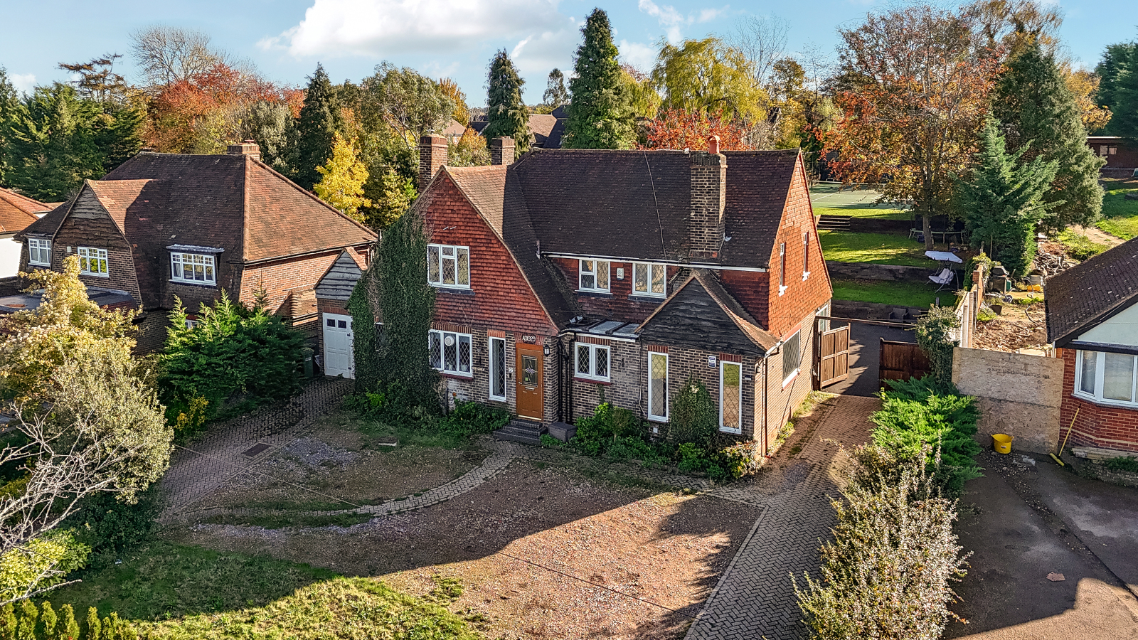 4 bedroom detached house for sale 0