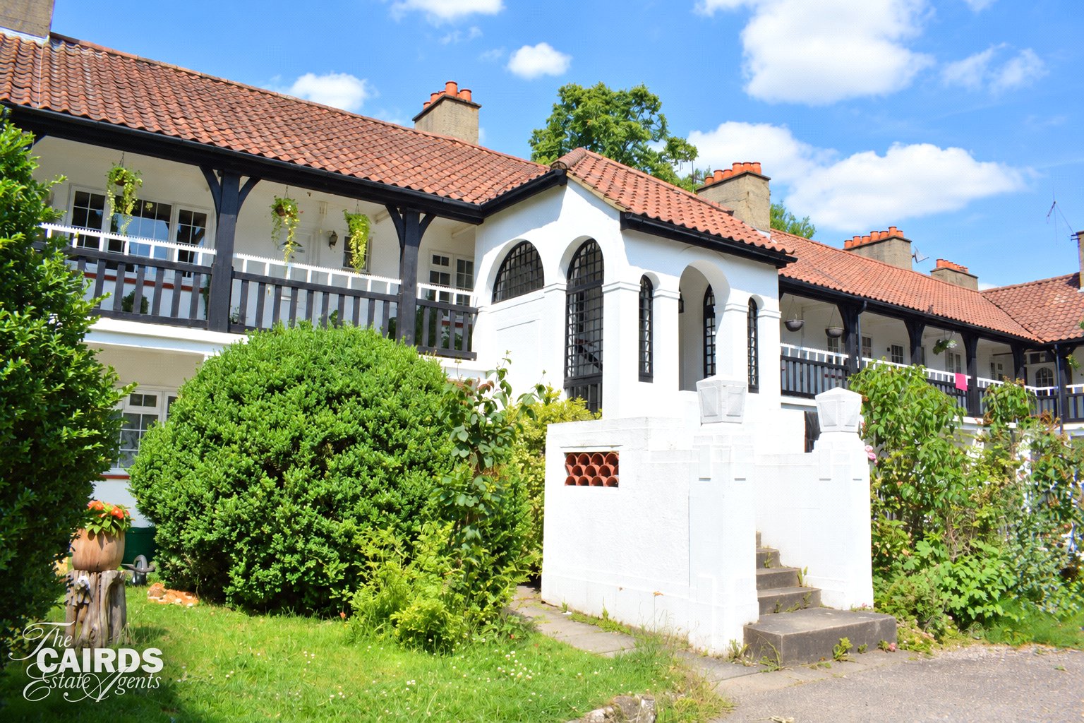 Drummond Gardens, Surrey photo 2