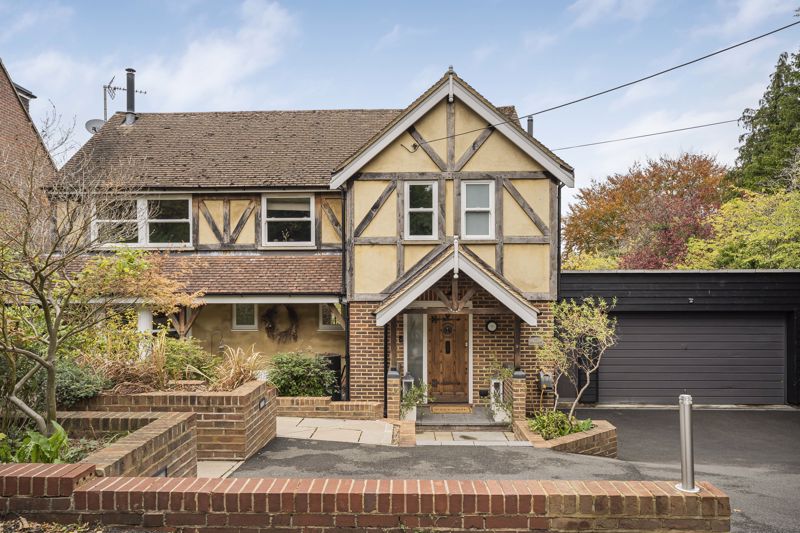 4 bedroom detached house for sale 0