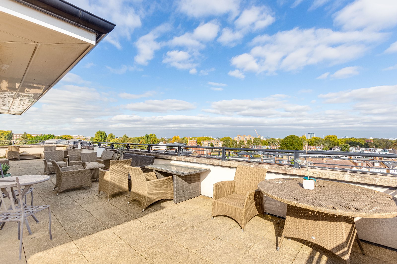 4 bedroom flat for sale 0