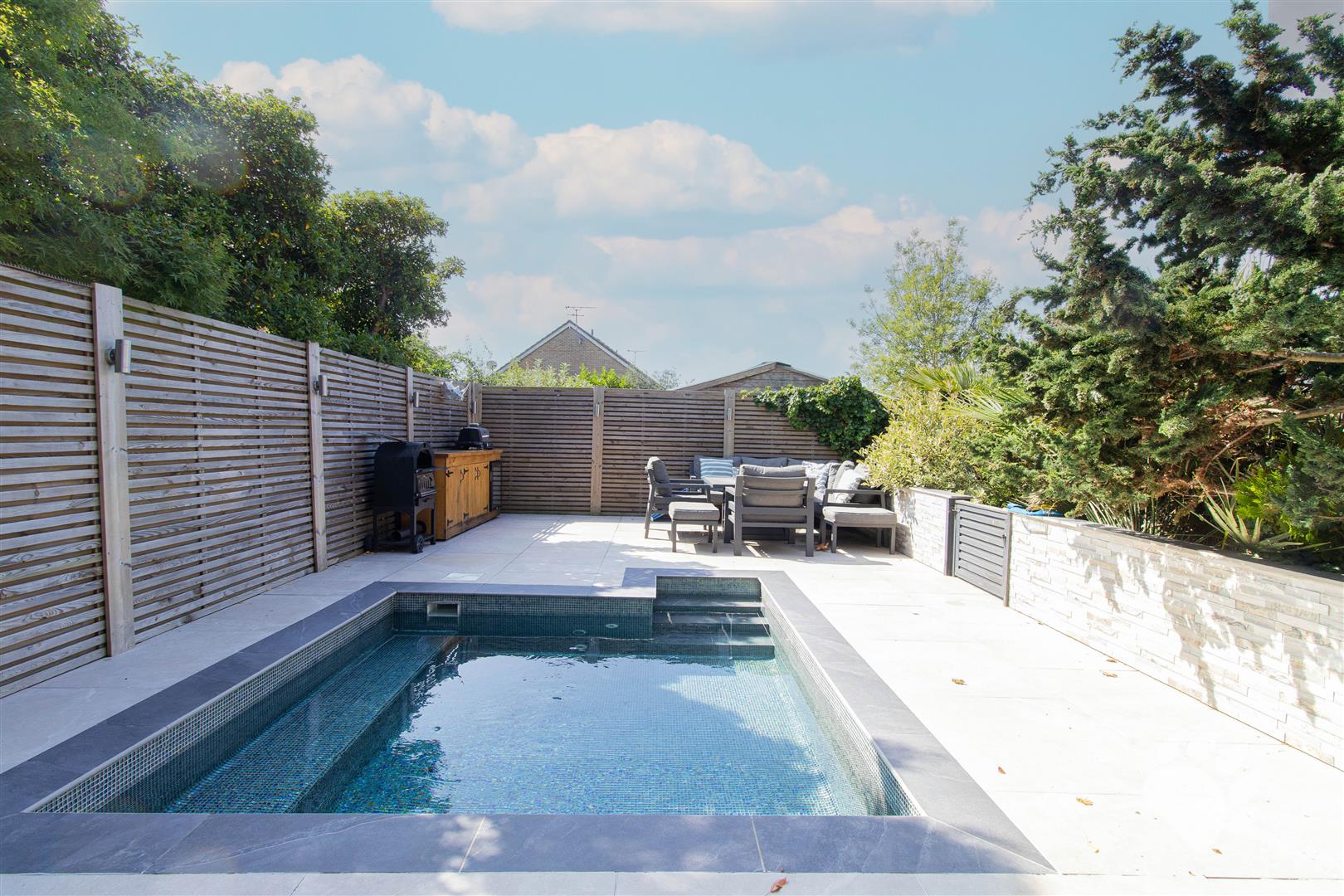 9, Purleigh Close, Basildon photo 4