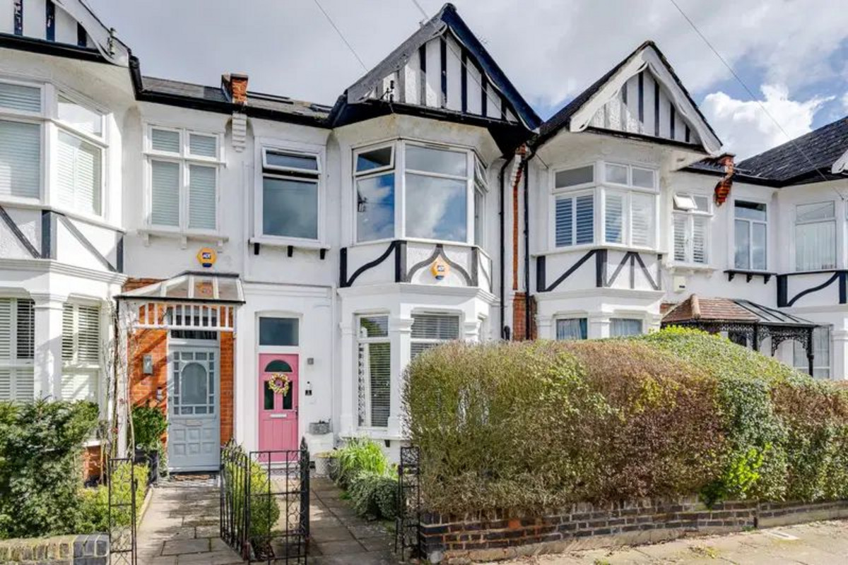 6 bedroom detached house for sale