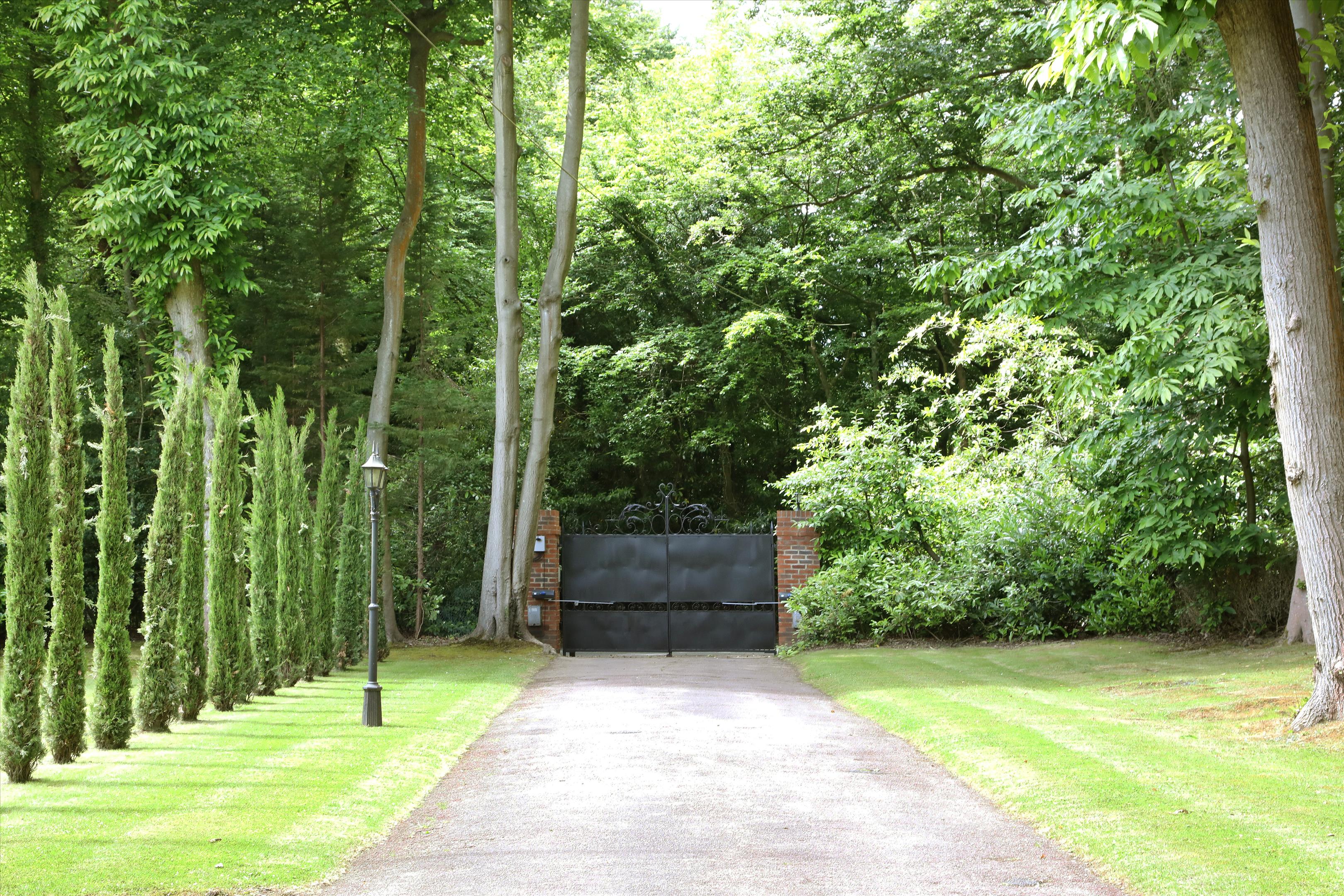 Photos of Nightingales Lane, Chalfont St Giles, Bucks HP8. 62795900