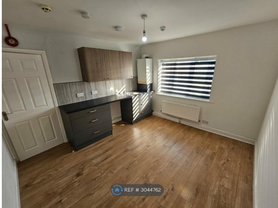 Flat   Norris Street, Warrington photo 5
