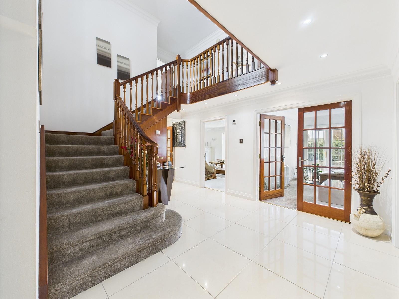 6 bedroom detached house for sale 0