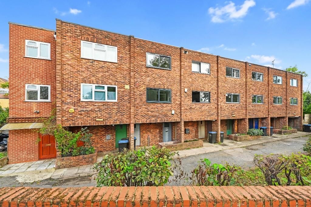 12 Lydford Road, London photo 3