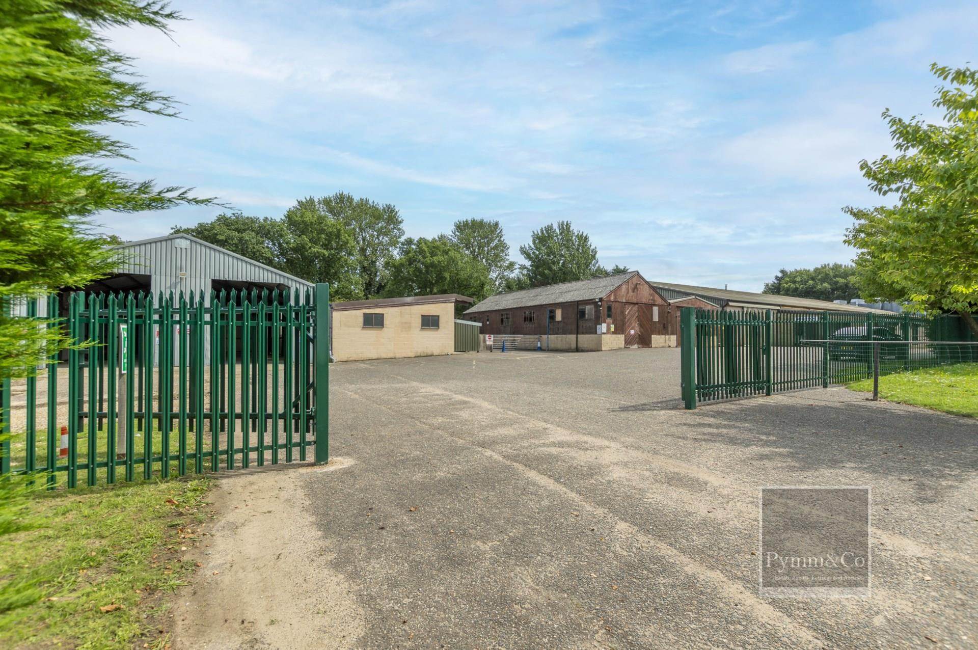 3 bedroom detached house for sale in Guildford
