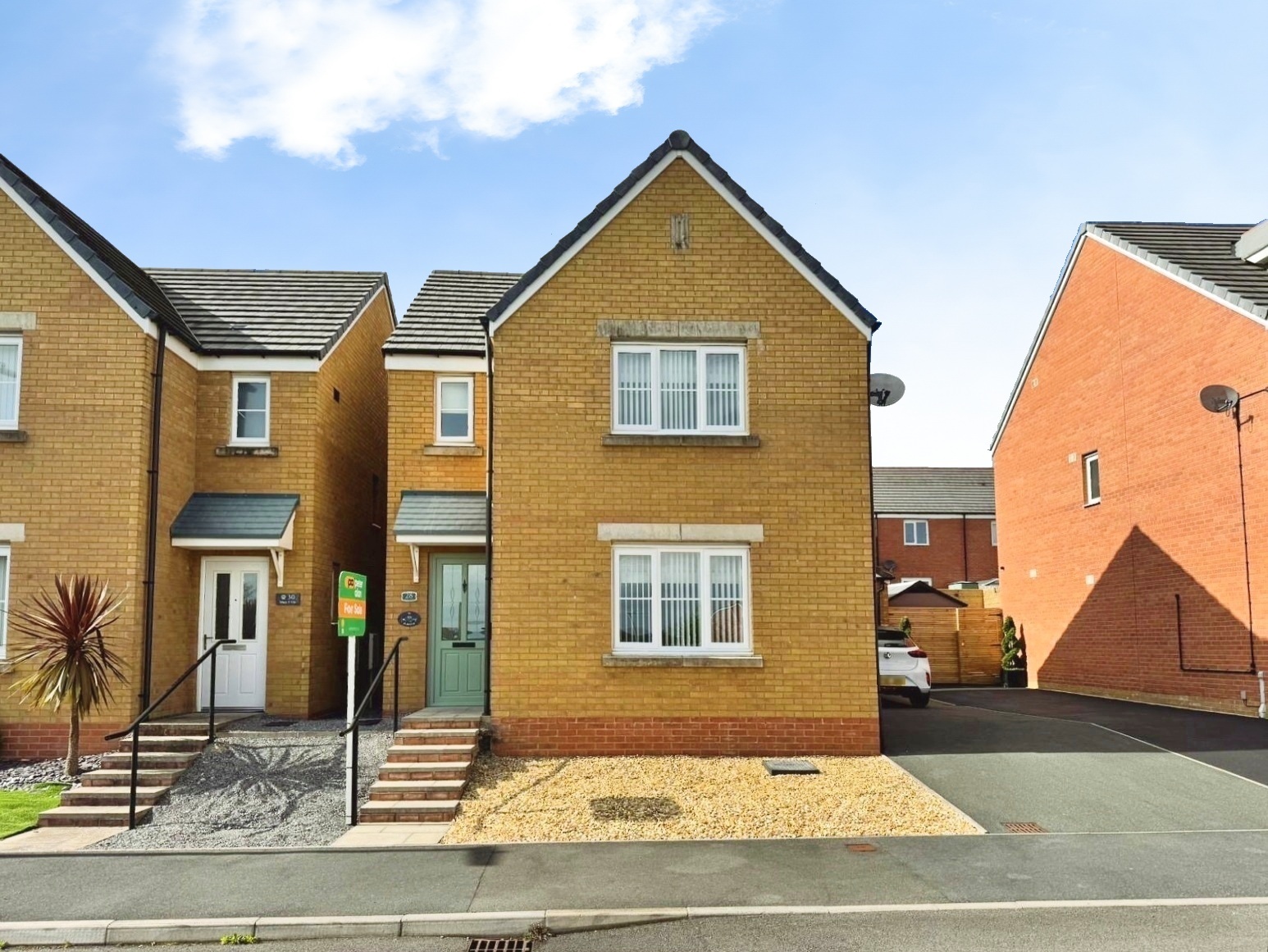 28, Maes Y Glo, Llanelli photo 3