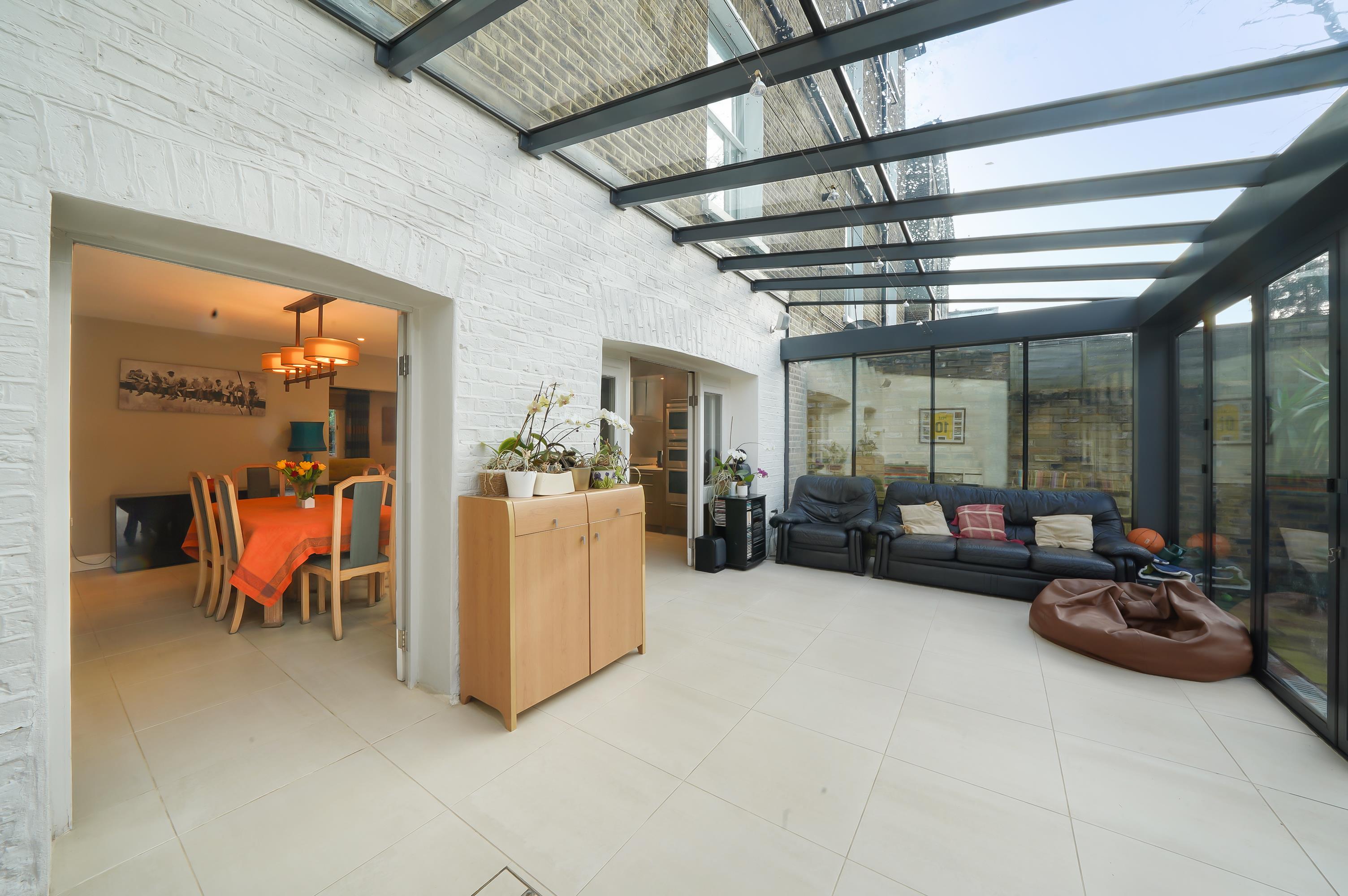 5 bedroom flat for sale 0