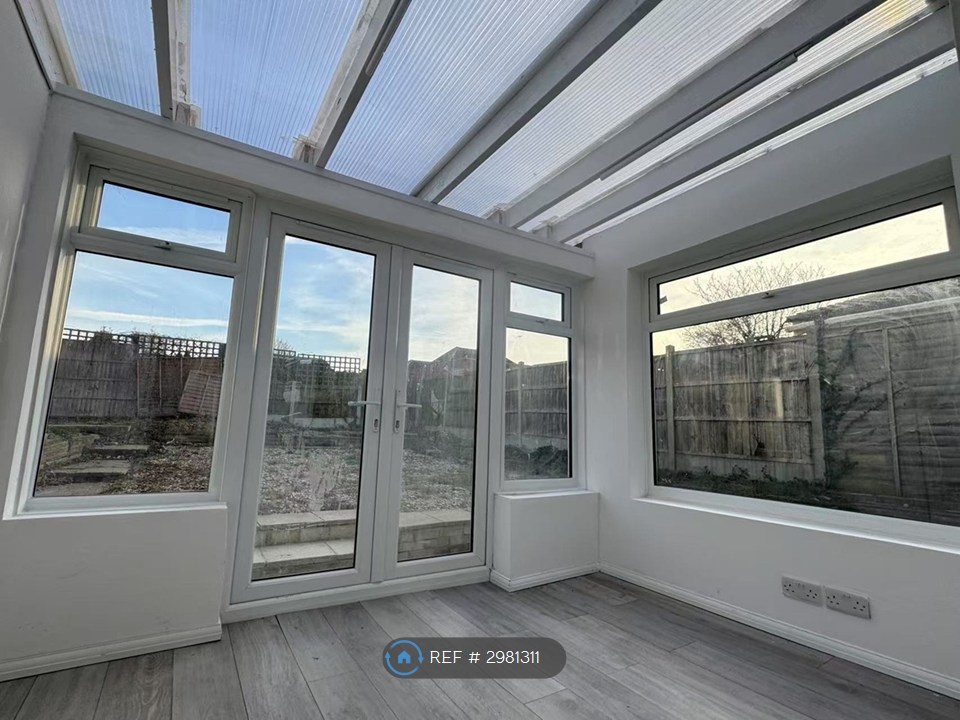 Priory Crescent, Southend-On-Sea photo 4