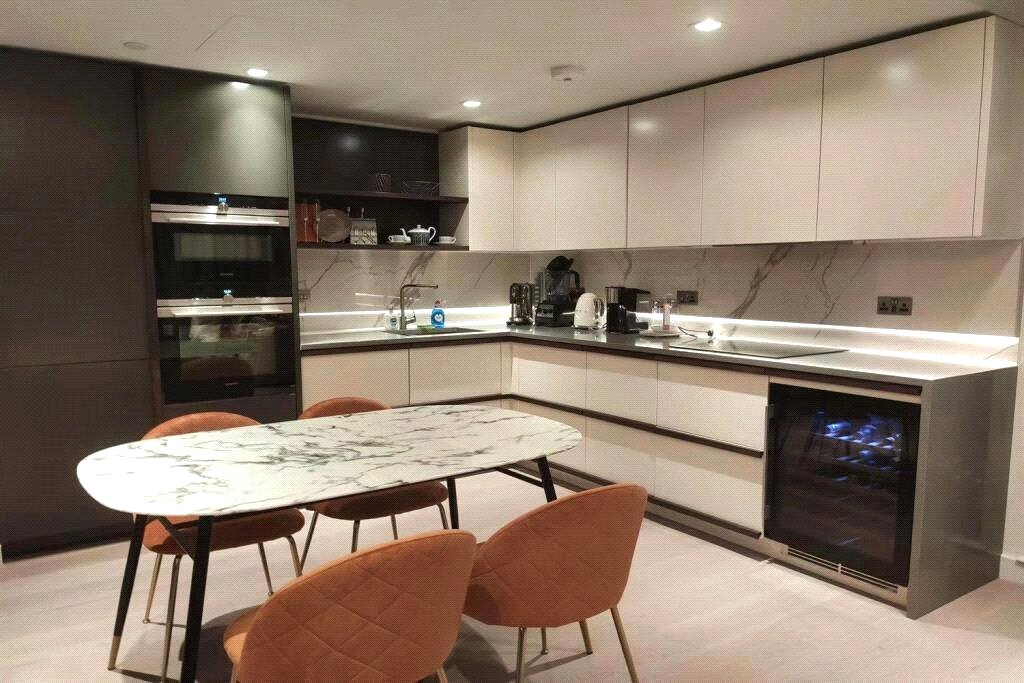 3 bedroom flat for sale 0