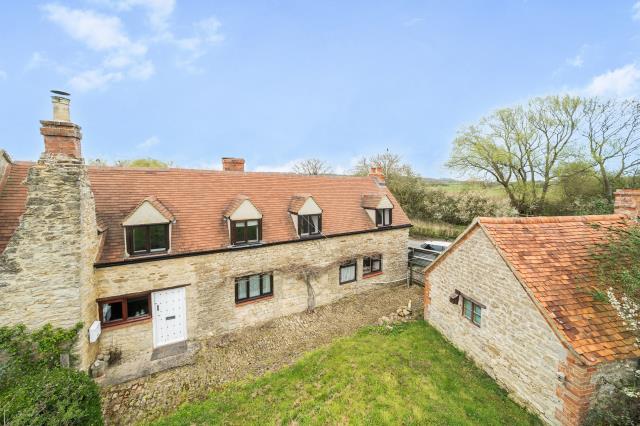 5 bed semi-detached house for sale