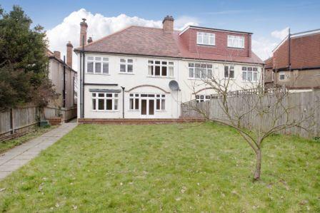 4 bedroom detached in LONDON