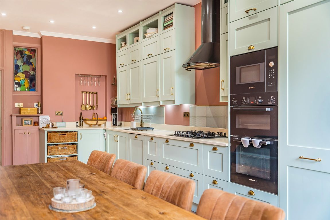 5 bedroom property for sale 0