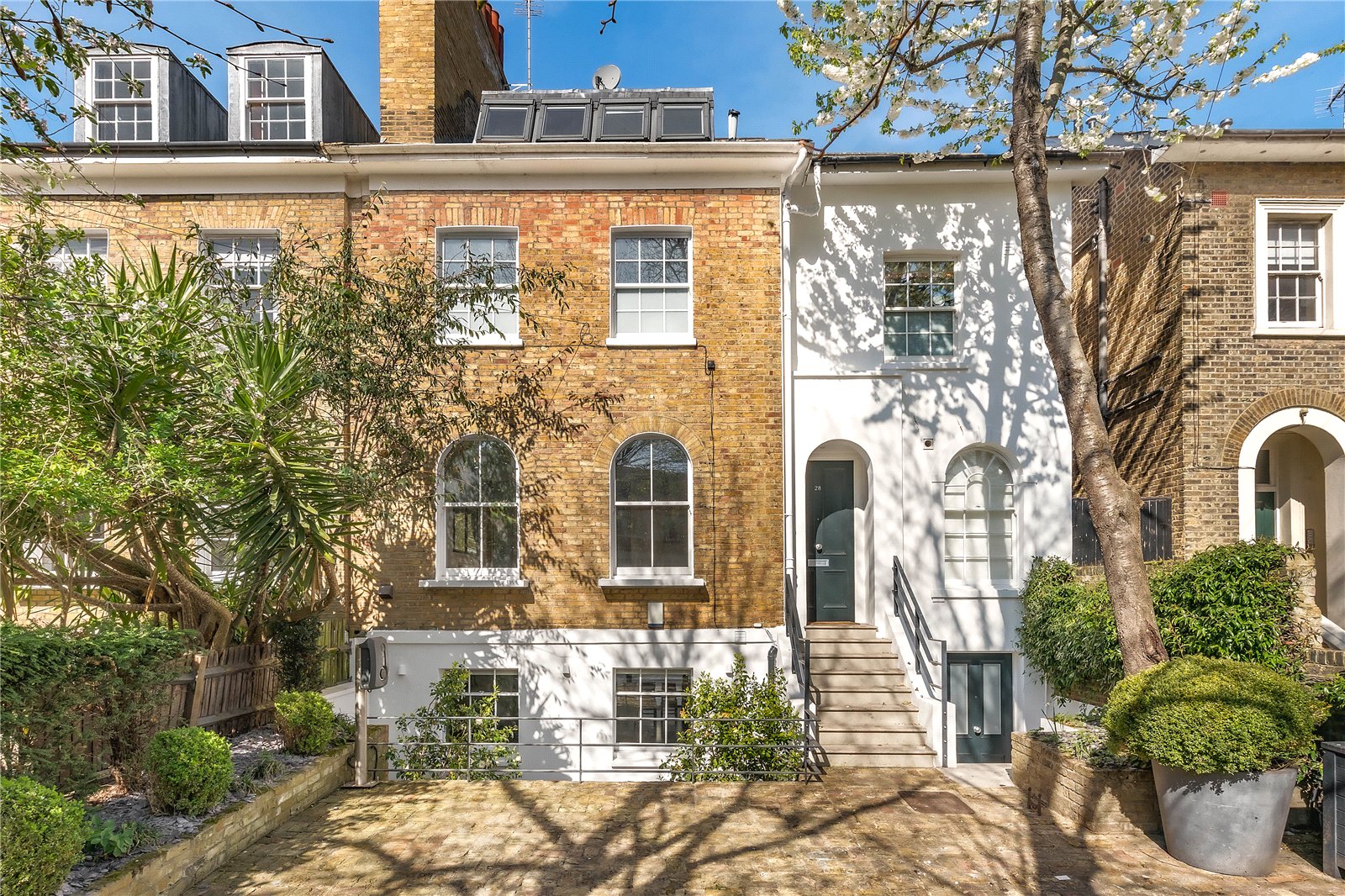 8 bedroom semi-detached house for sale 0