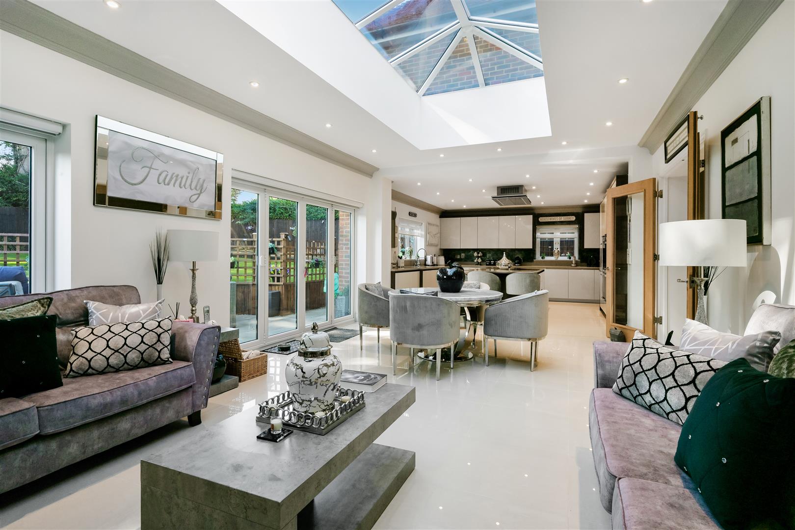 5 bedroom detached house for sale 0