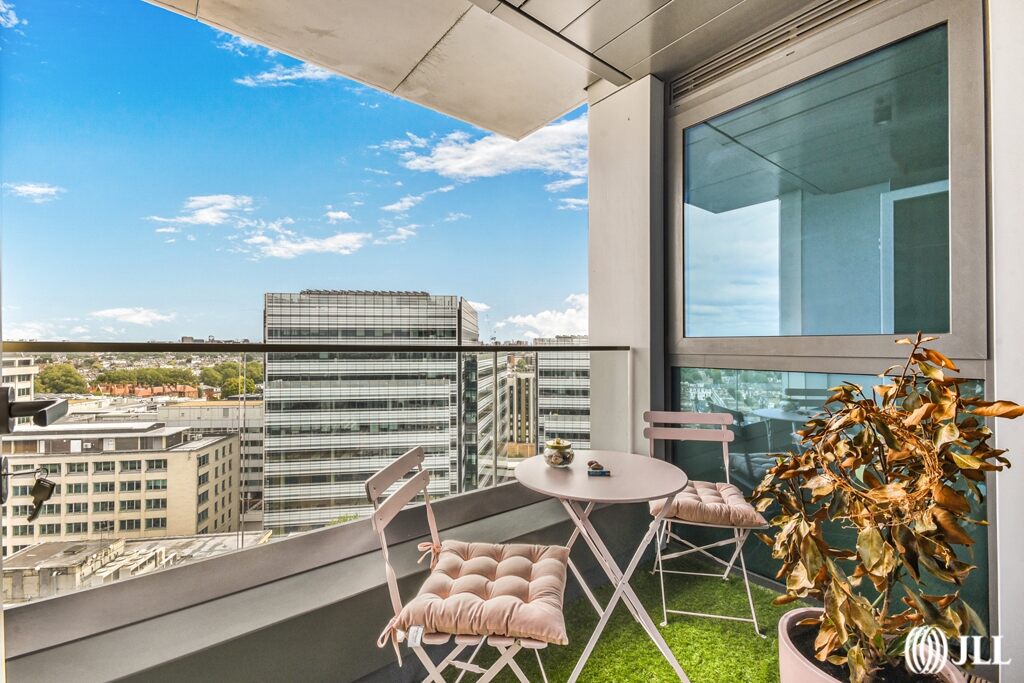 3 bedroom flat for sale 0