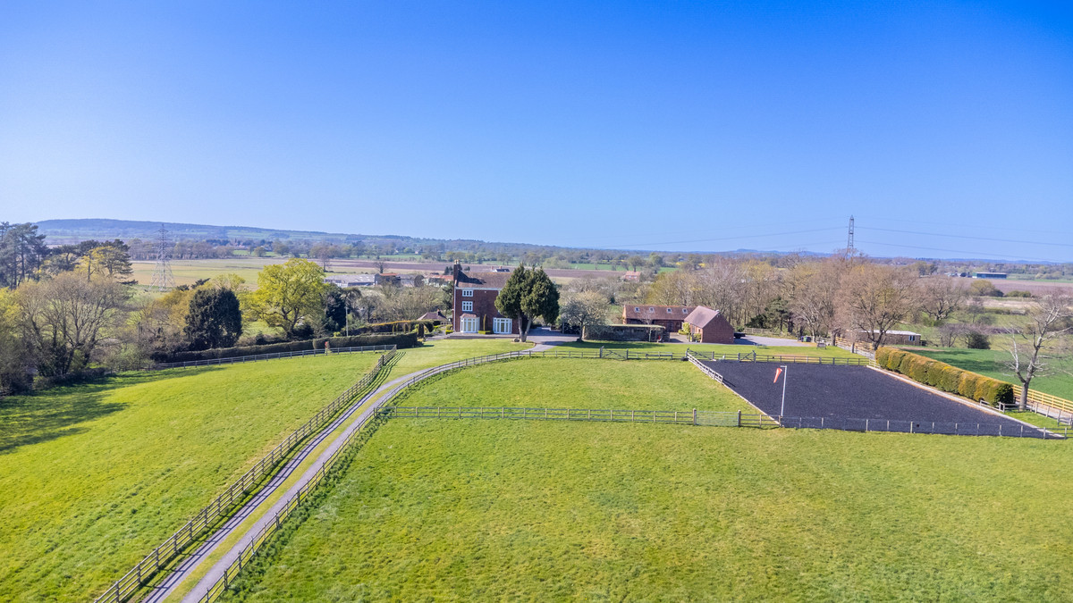 5 bedroom detached house for sale 0