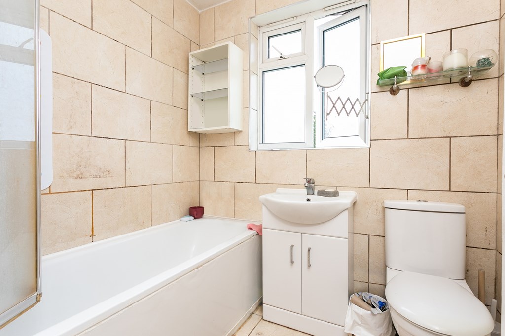 Free property report 66 Baron Gardens, Barkingside, Ilford, IG6 1PB