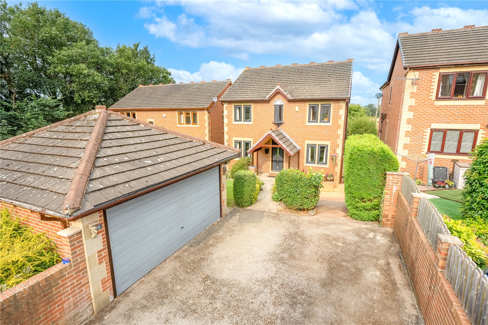 5-bed detached on 8, Oakhall Park, Wakefield, £525,000