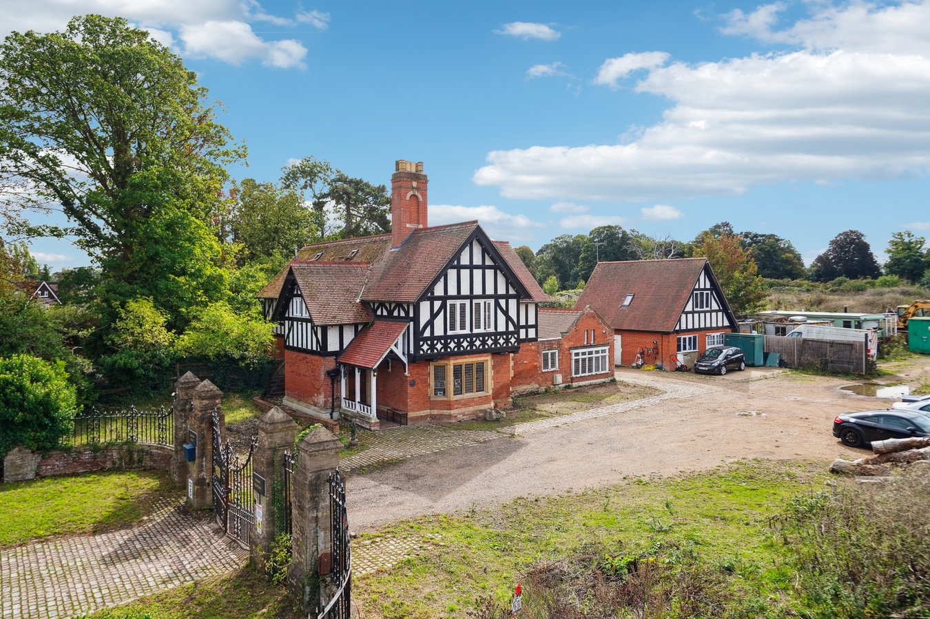 7 bedroom detached house for sale 0