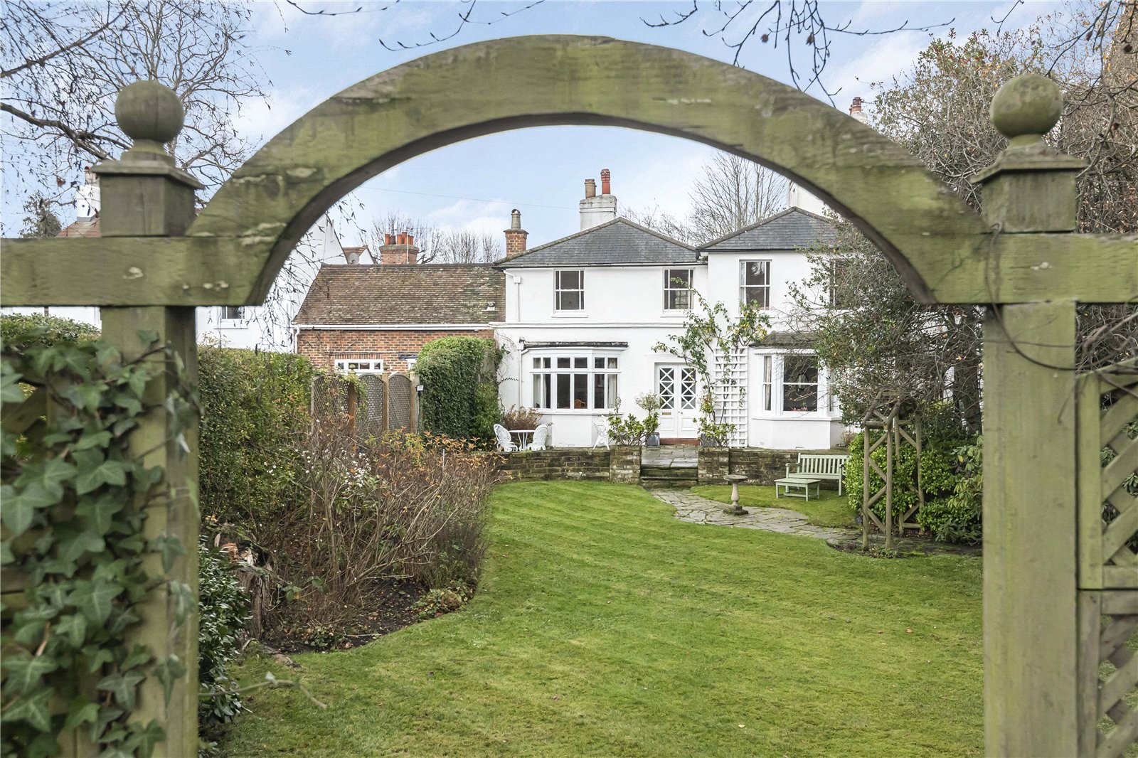 5 bedroom link-detached house for sale 0