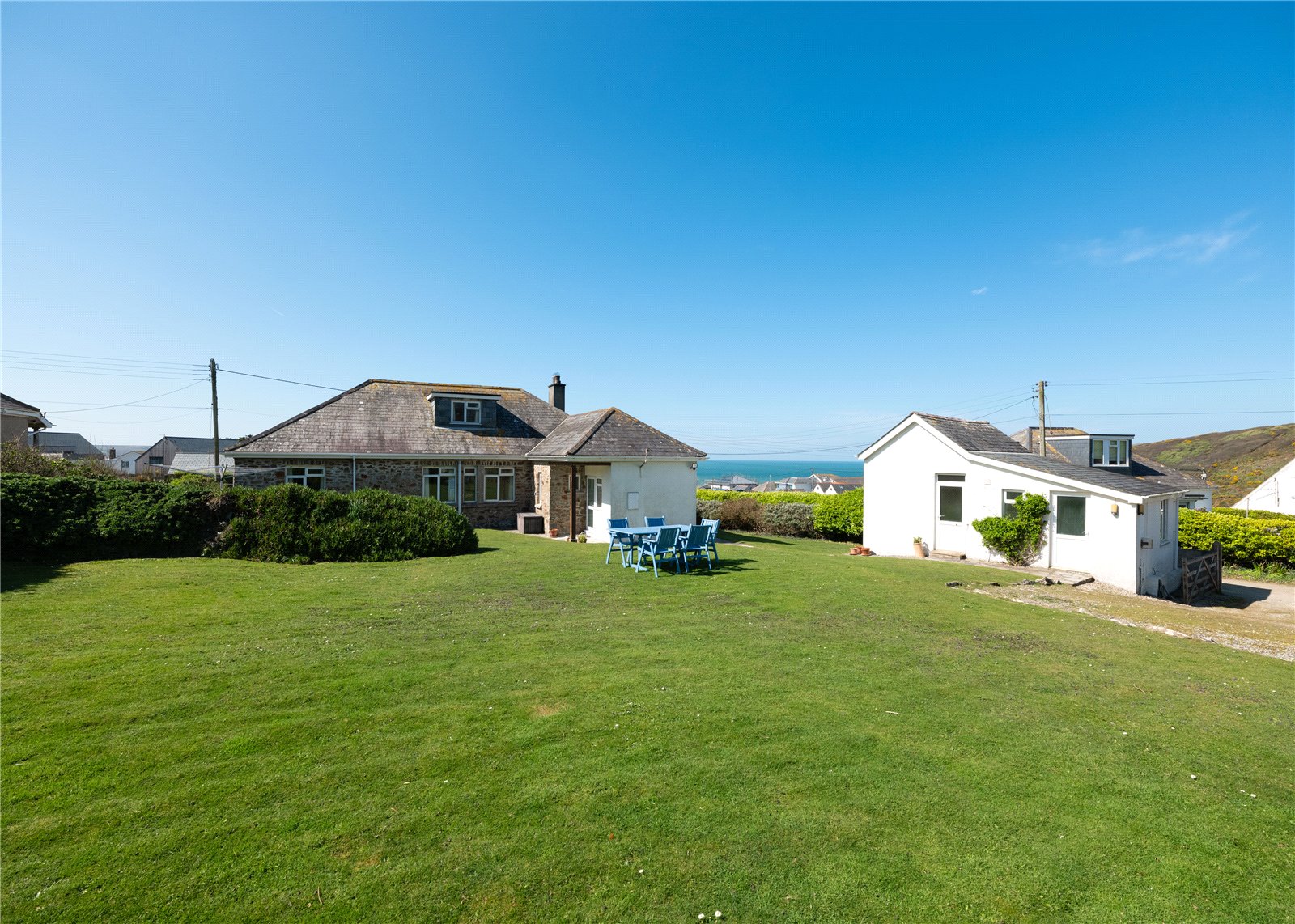 6 bedroom detached house for sale 0