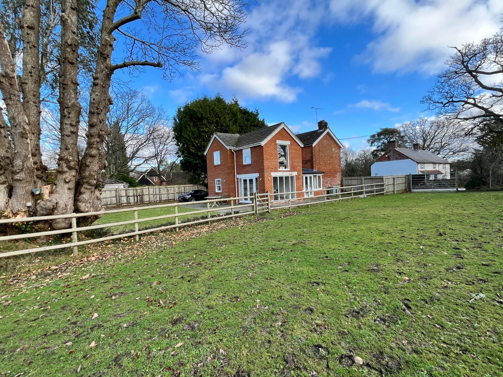 4 bedroom equestrian property for sale 0