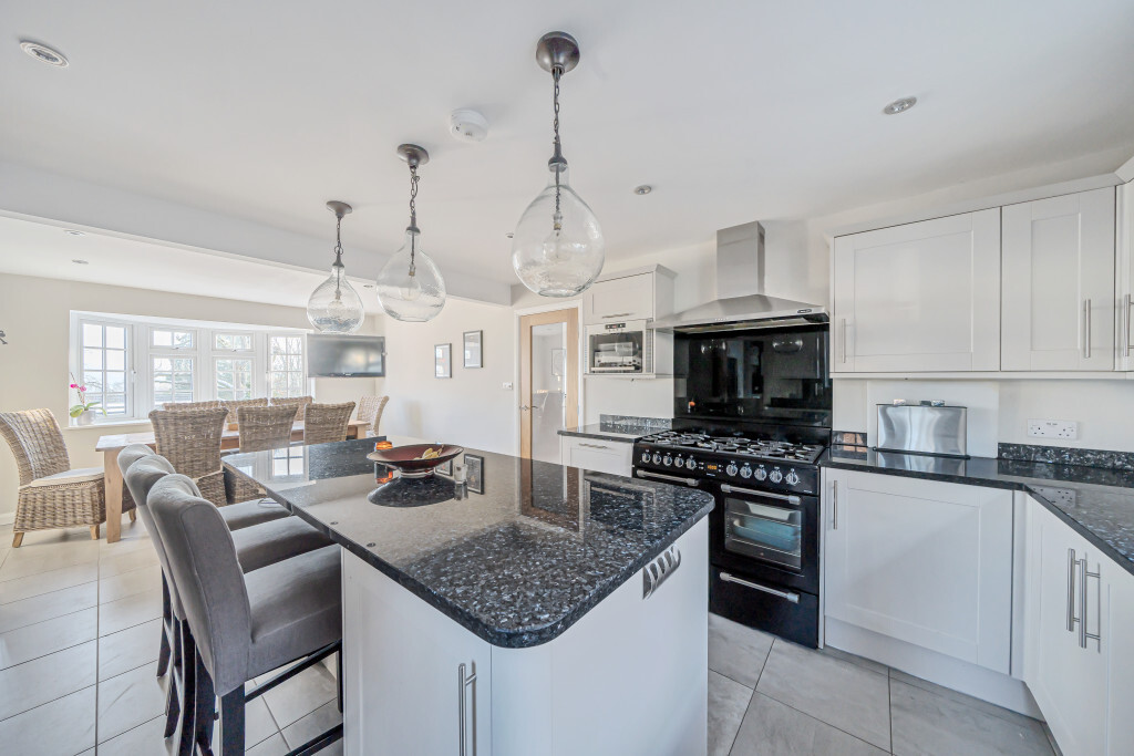 4 bedroom detached house for sale 0