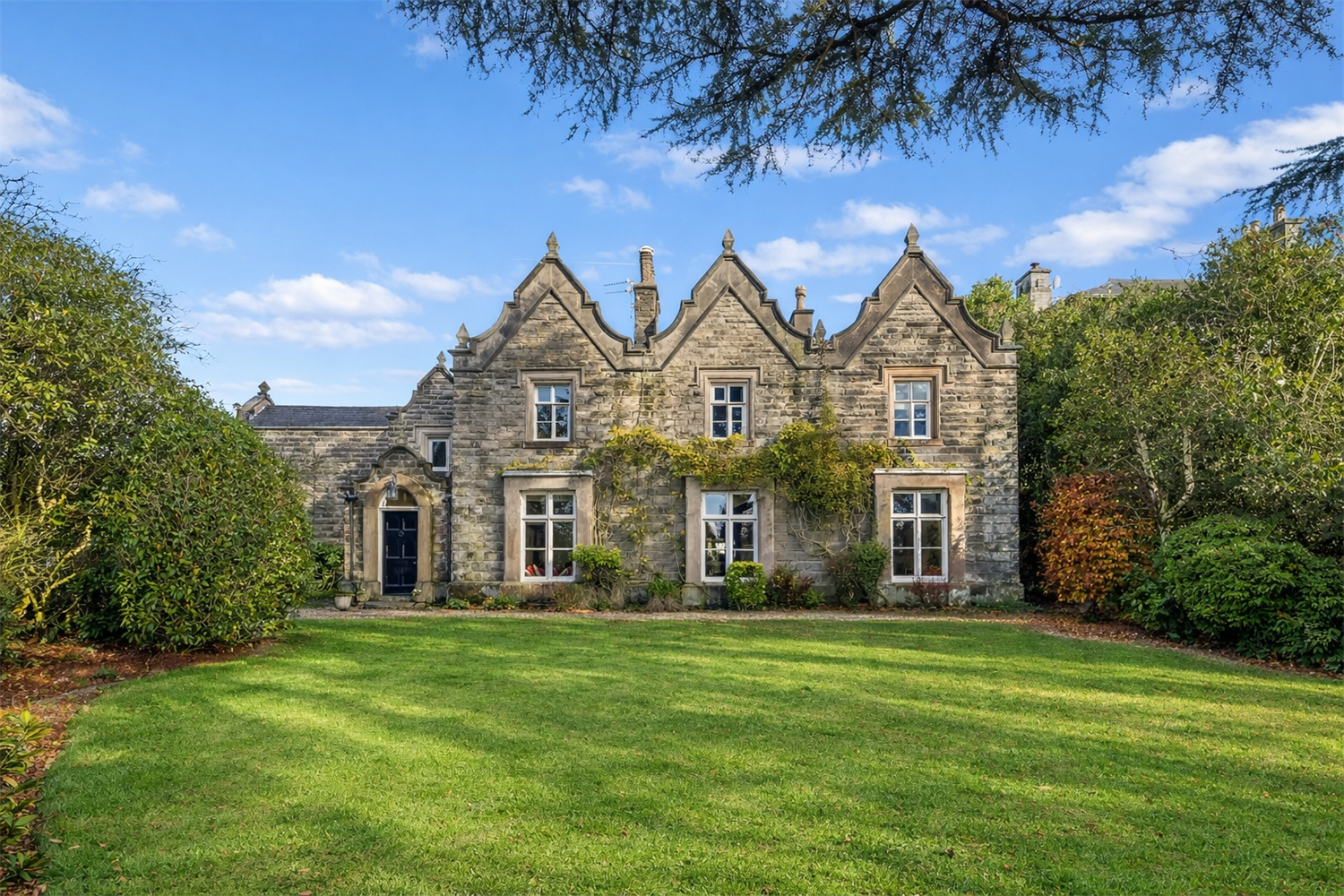 5 bedroom detached house for sale 0