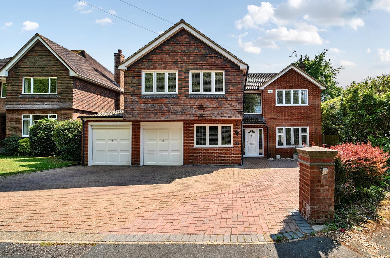 5 bedroom maisonette for sale