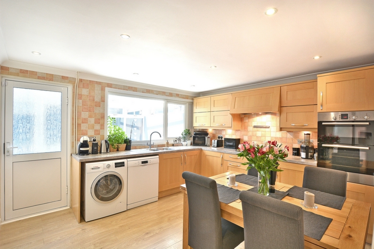 Free property report 15, Dunsfold Close, Crawley, RH11 8EY - Chimnie