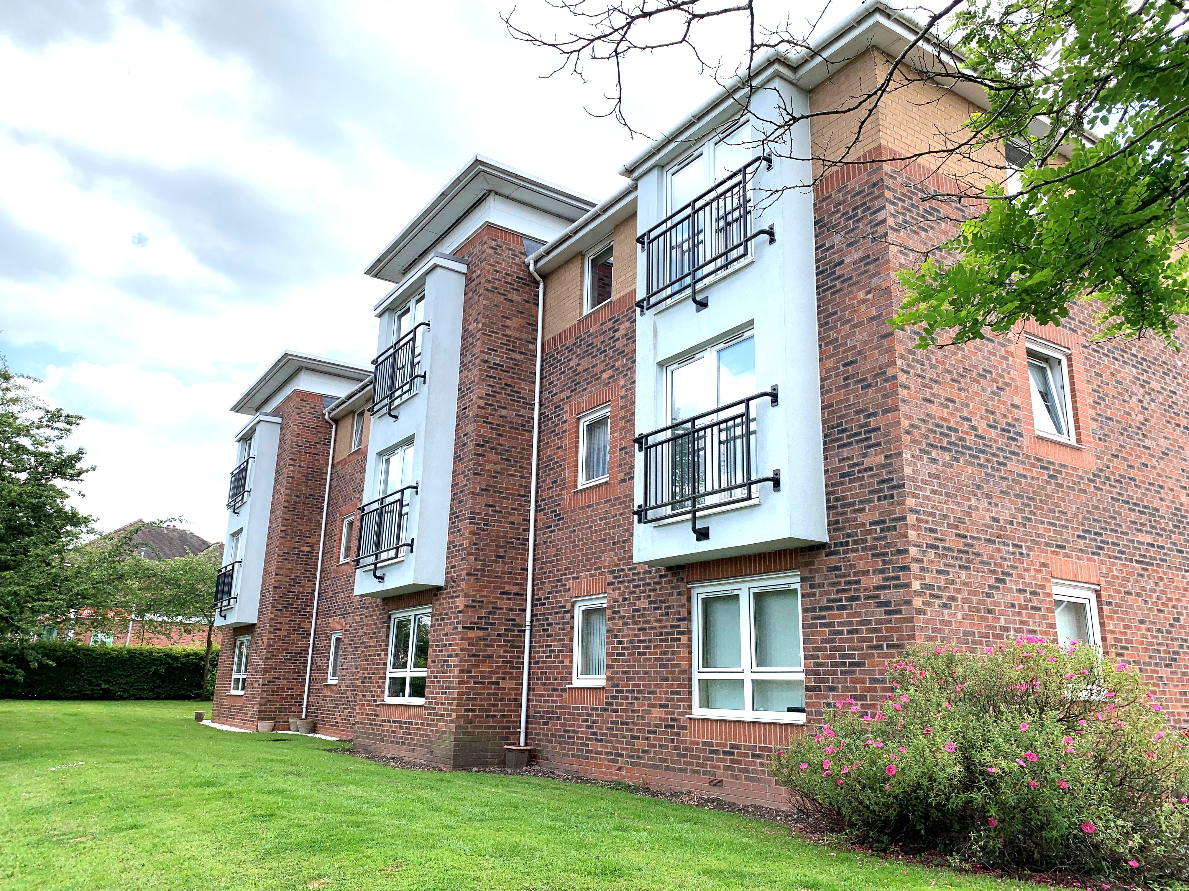 2-bed flat on Selkirk Court, Poplar Drive, Blurton ST3, £99,950