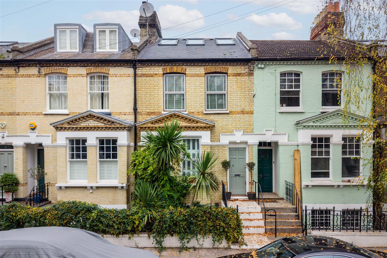 3 bedroom flat for sale 0