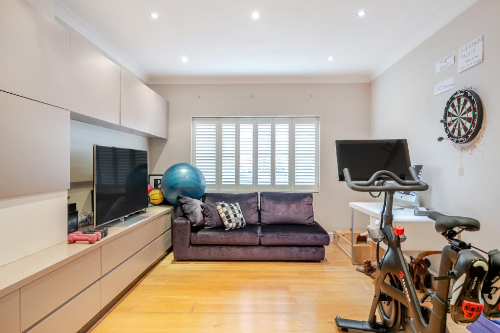 5 bedroom semi-detached house for sale 0