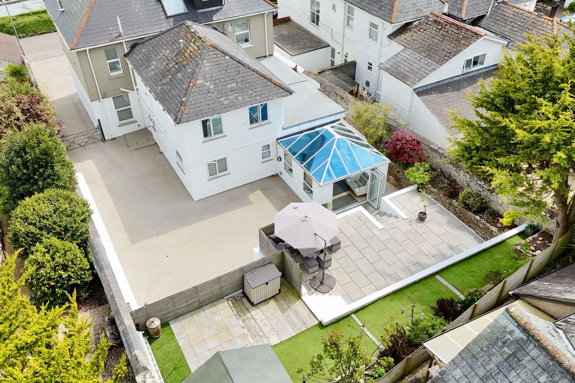 8 bedroom detached house for sale 0