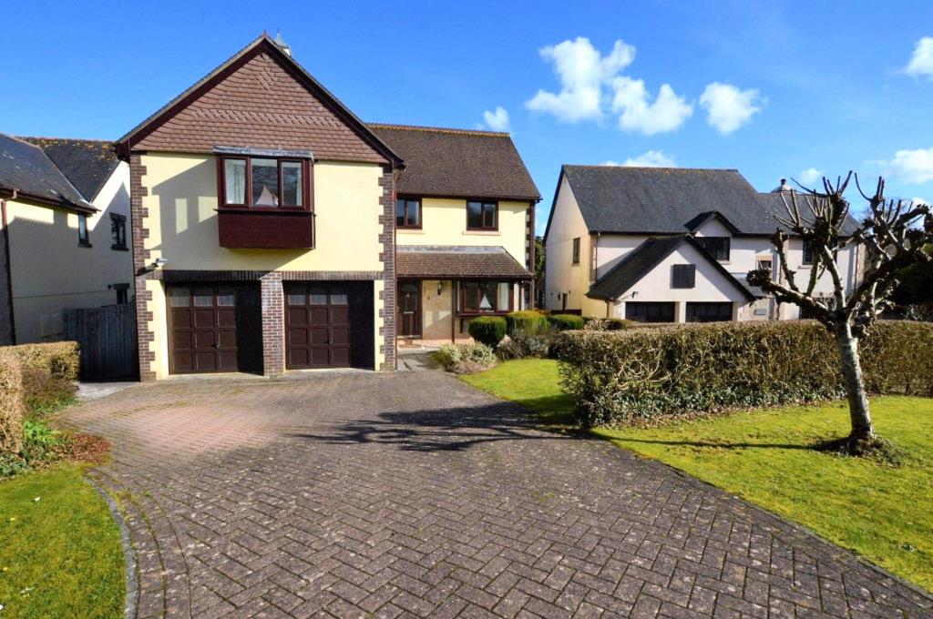 4 bed Detached House