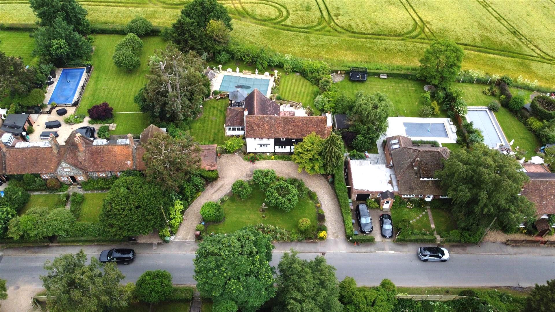 4 bedroom detached house for sale 0