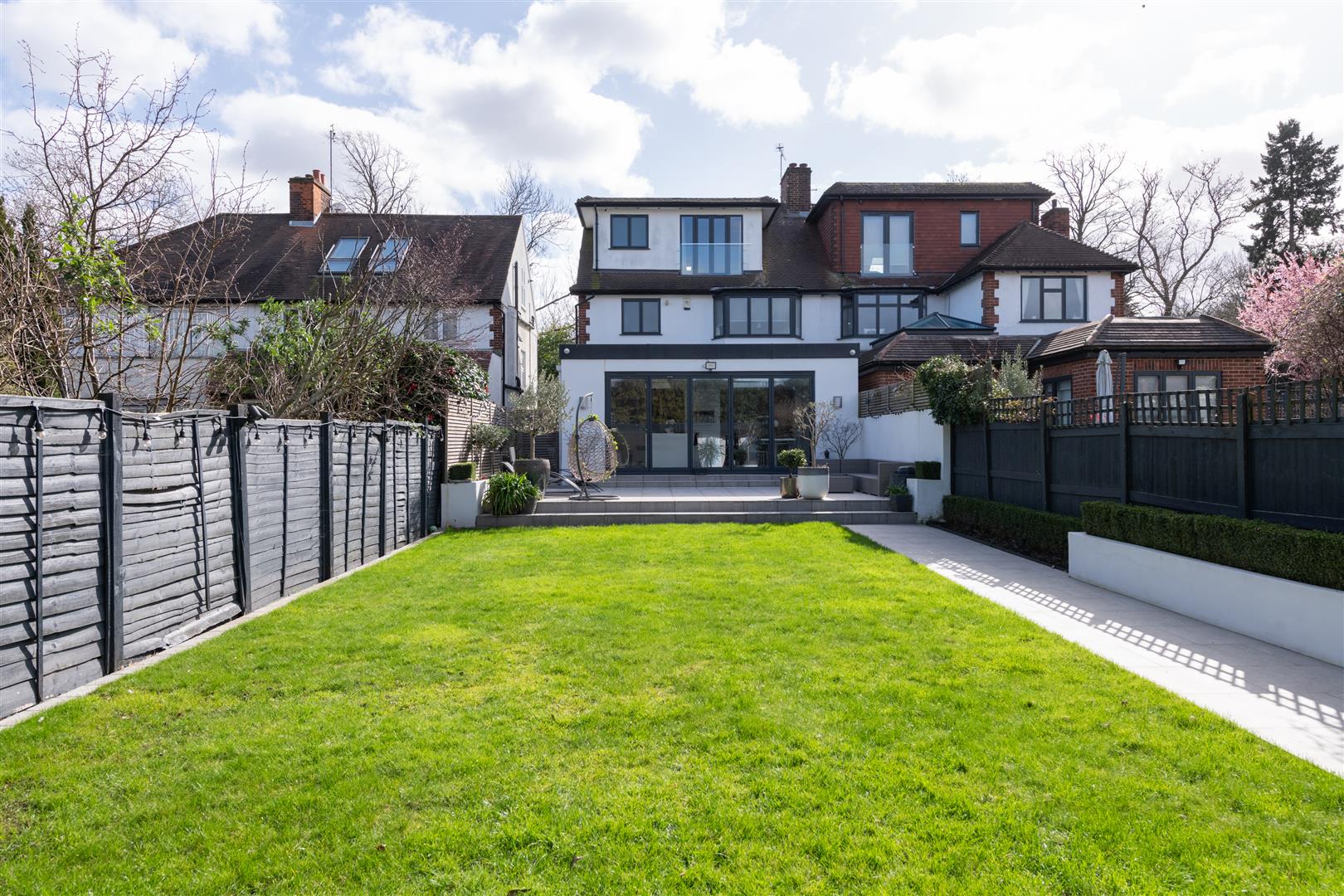 3 bedroom flat for sale in London