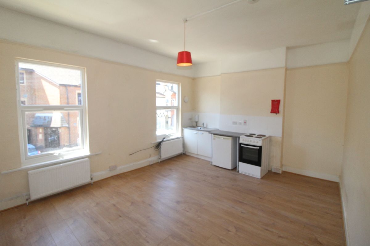 Room 4 27 Grafton Road, Bedford photo 5