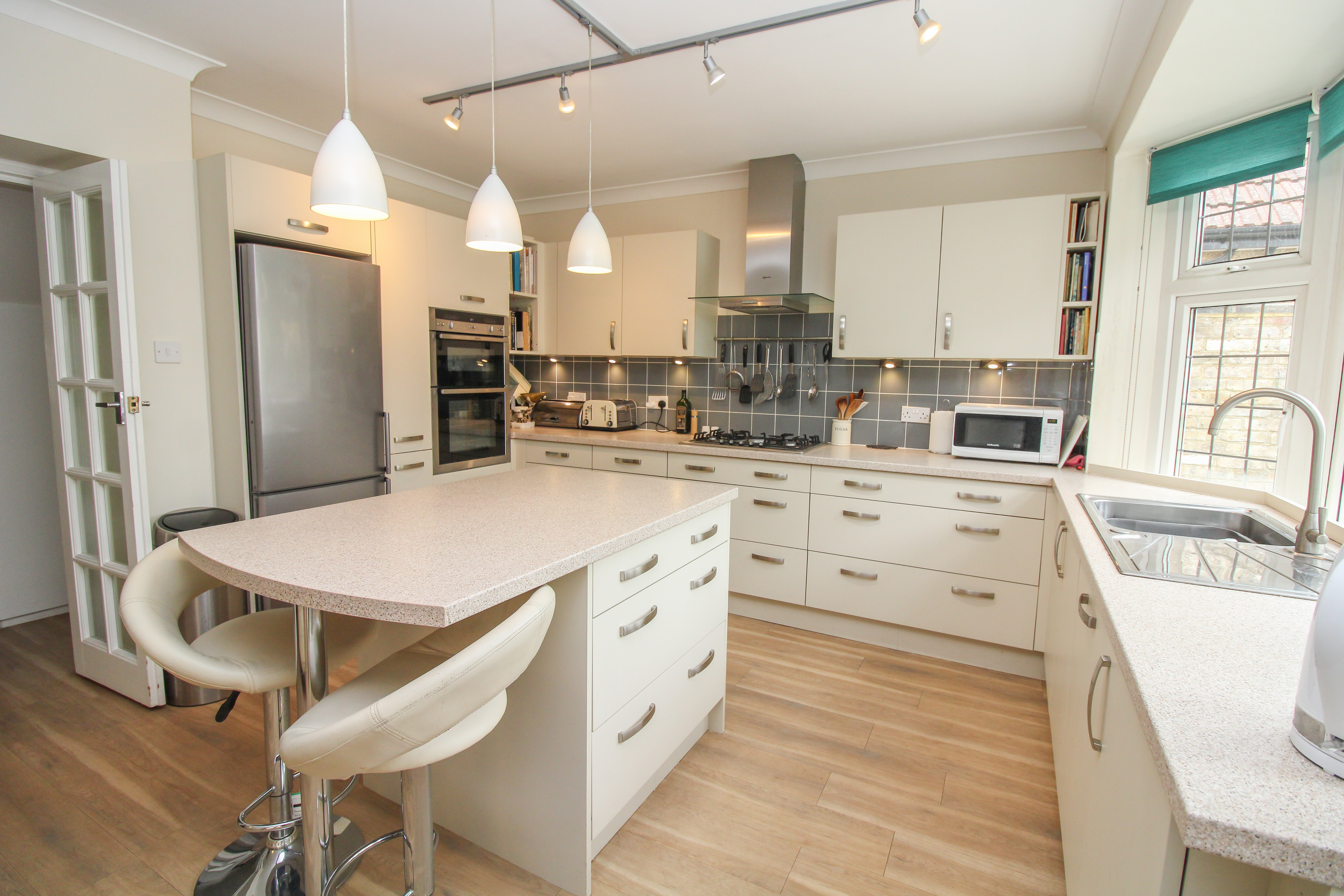 4 bedroom detached house for sale 0