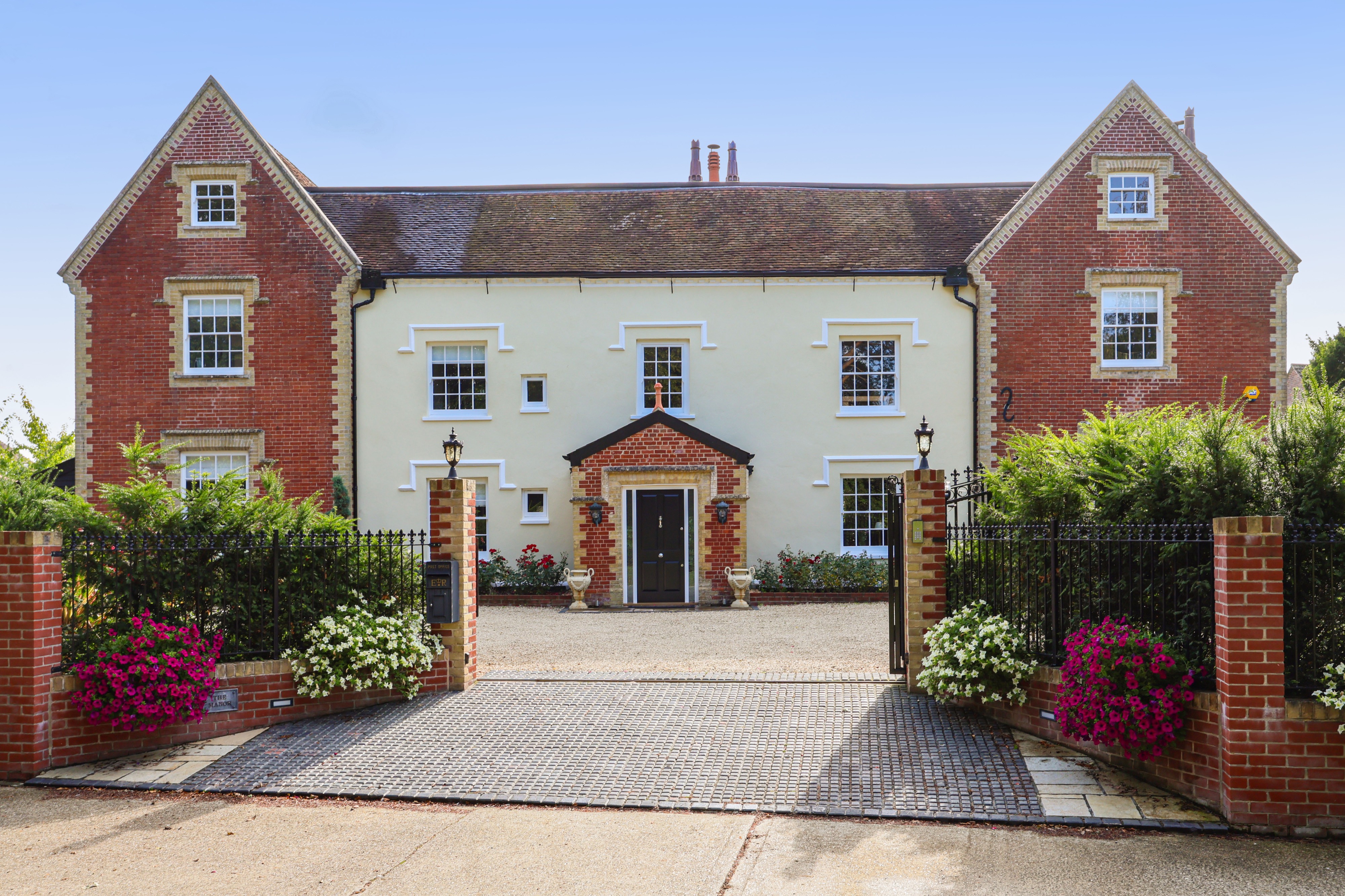 5 bedroom property for sale 0