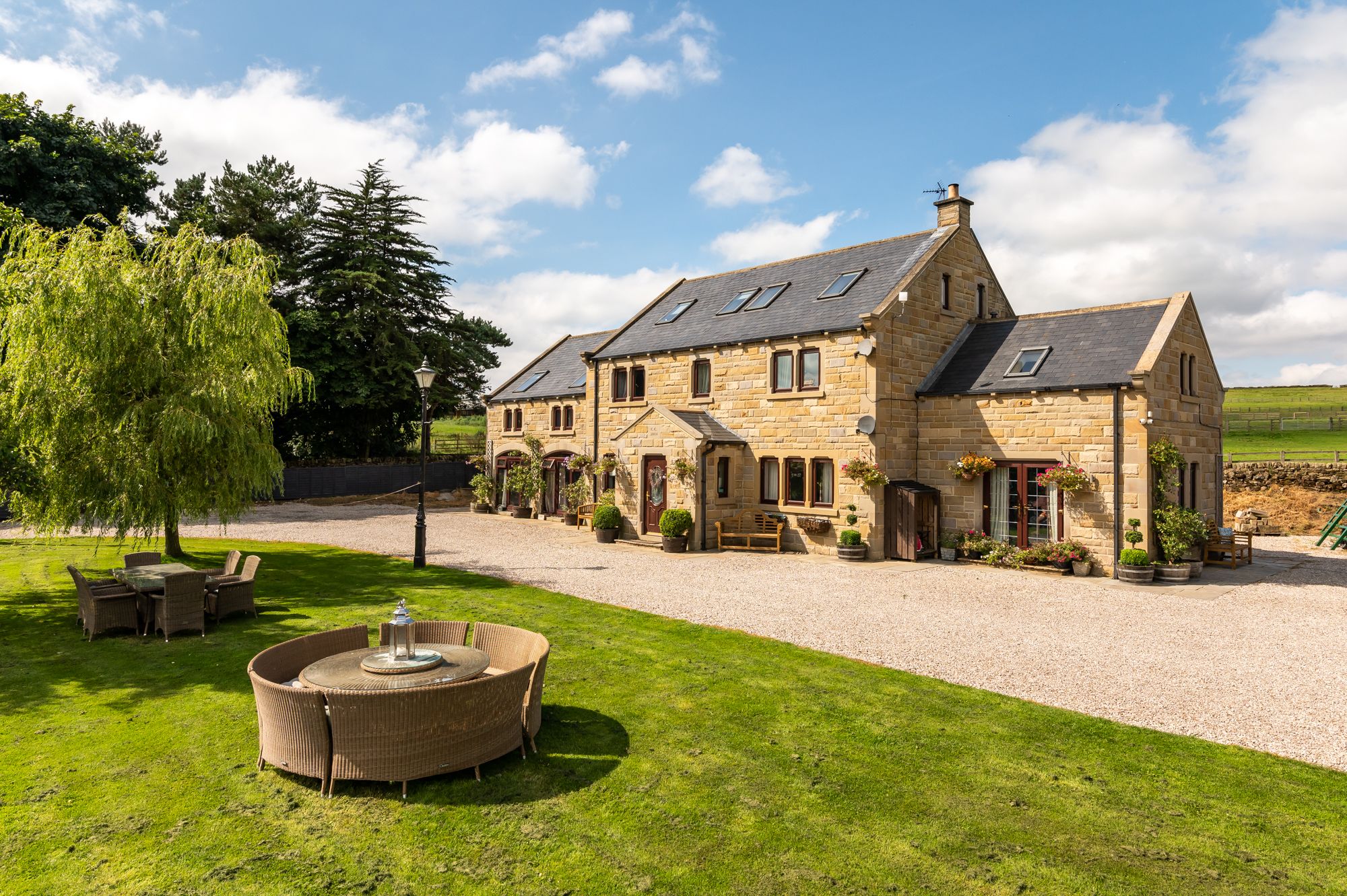 8 bedroom detached house for sale 0