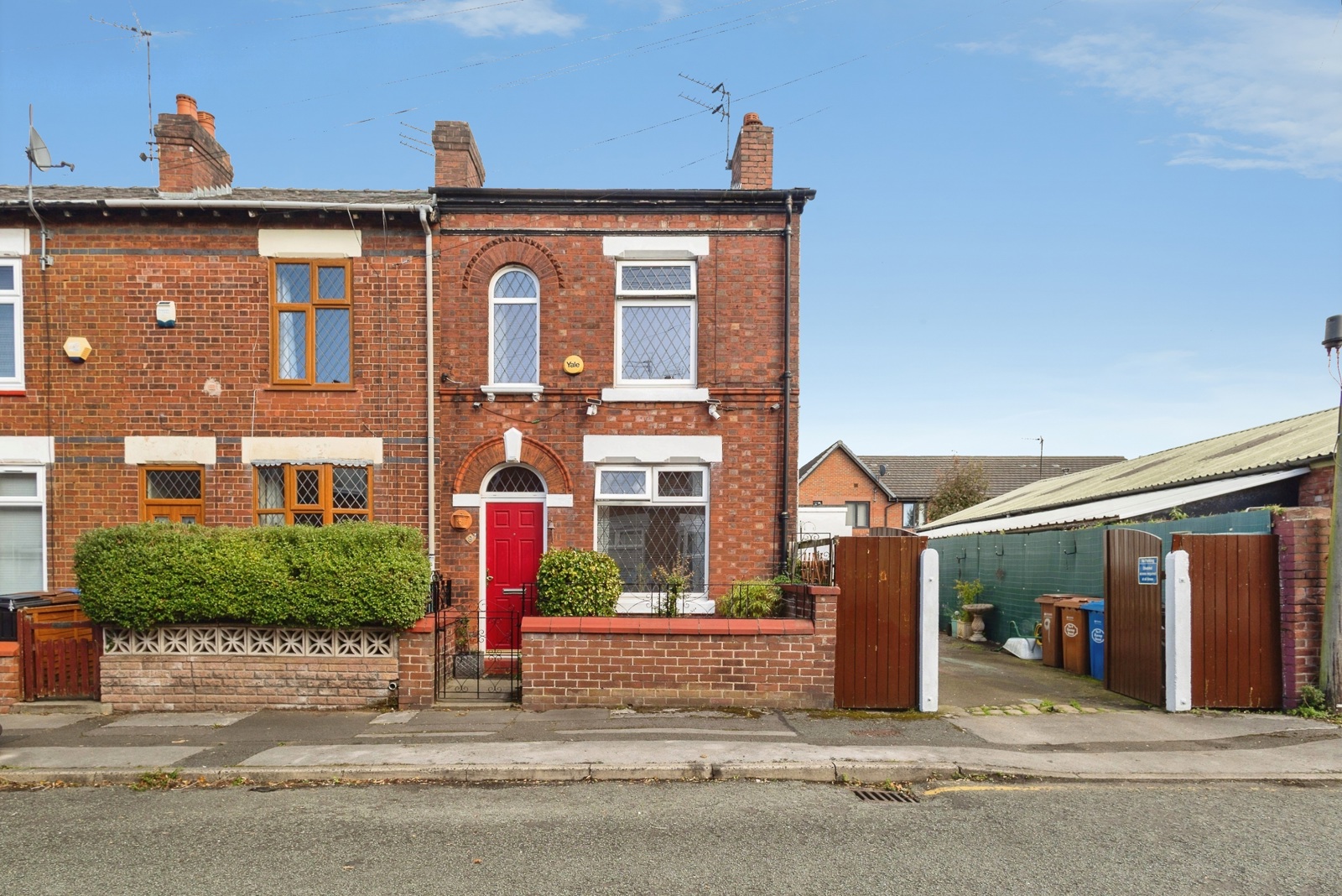 2 bed end terrace house for sale