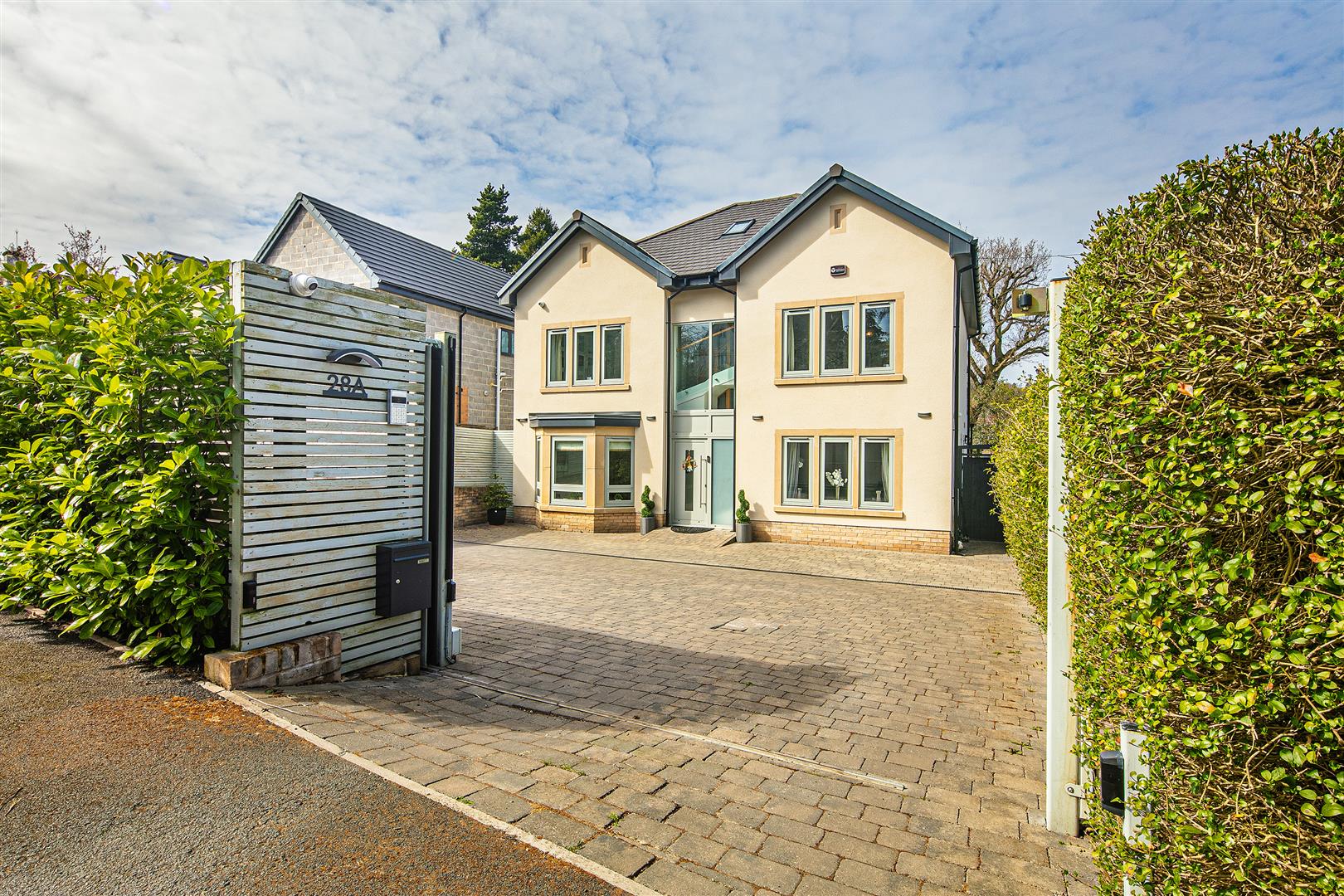 5 bedroom detached house for sale 0