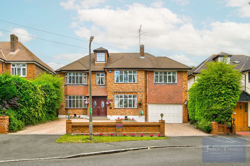 15, Lee Grove, Chigwell photo 4