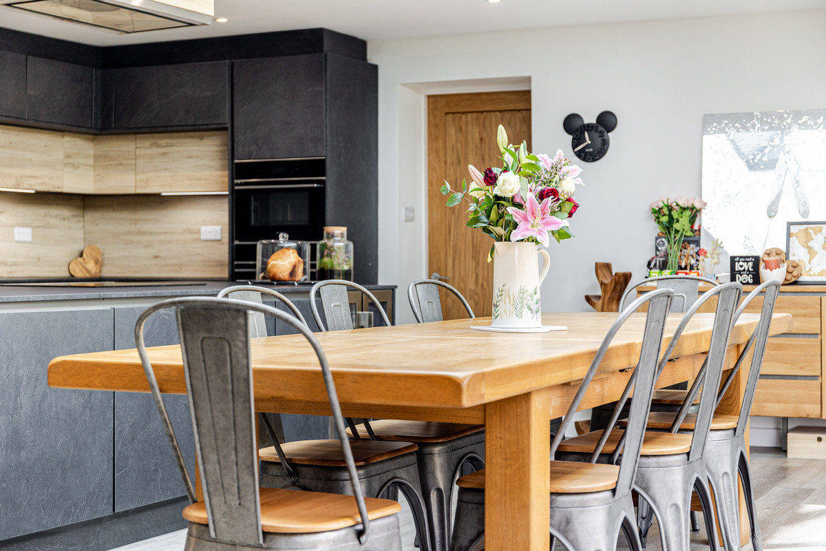 5 bedroom detached house for sale 0